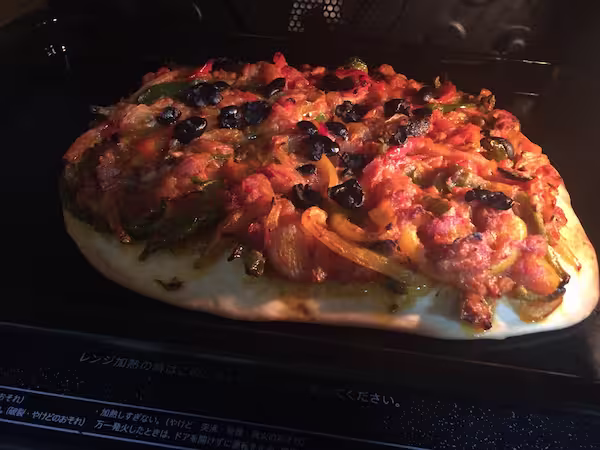 ピメント・デ・ピキージョとツナの塩味コカ｜Coca de Atún y Pimiento